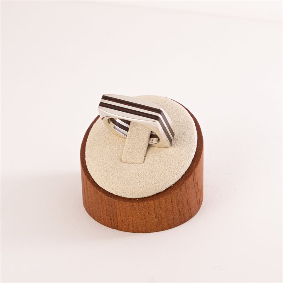 Bague en bois satiné rubané et en argent, modèle carré double, 1.5 mm, grandeur 9 Bague en bois satiné rubané et en argent, modèle carré double, 1.5 mm, grandeur 9