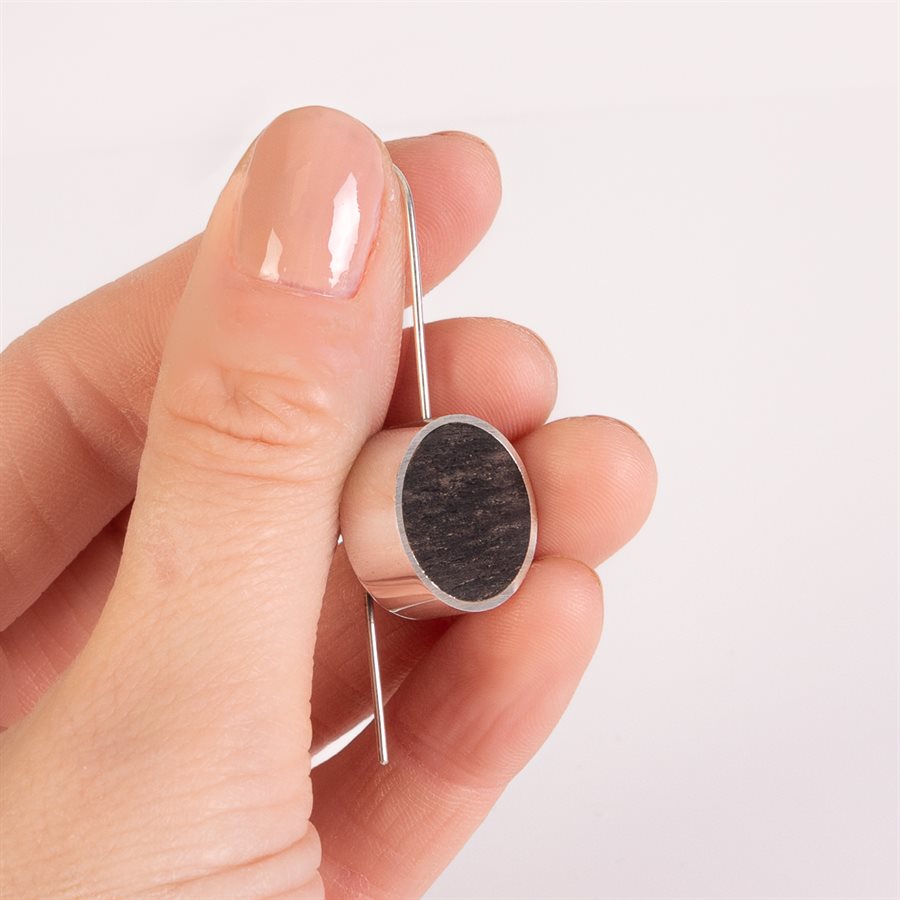 Boucle d'oreille ronde en argent et en bois, petit format Boucle d'oreille ronde en argent et en bois, petit format