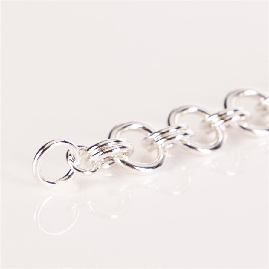 Bracelet chaine, modèle mailles en alternance Bracelet chaine, modèle mailles en alternance