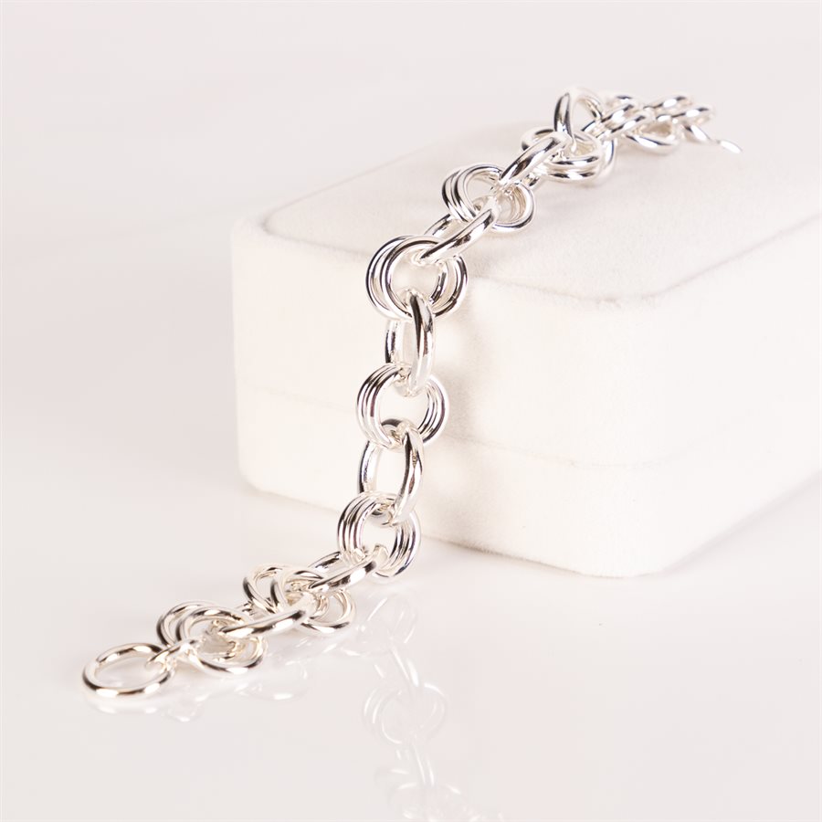 Bracelet chaine, modèle mailles en alternance Bracelet chaine, modèle mailles en alternance
