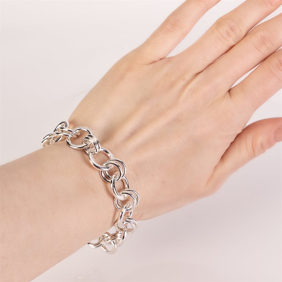 Bracelet chaine, modèle mailles en alternance Bracelet chaine, modèle mailles en alternance