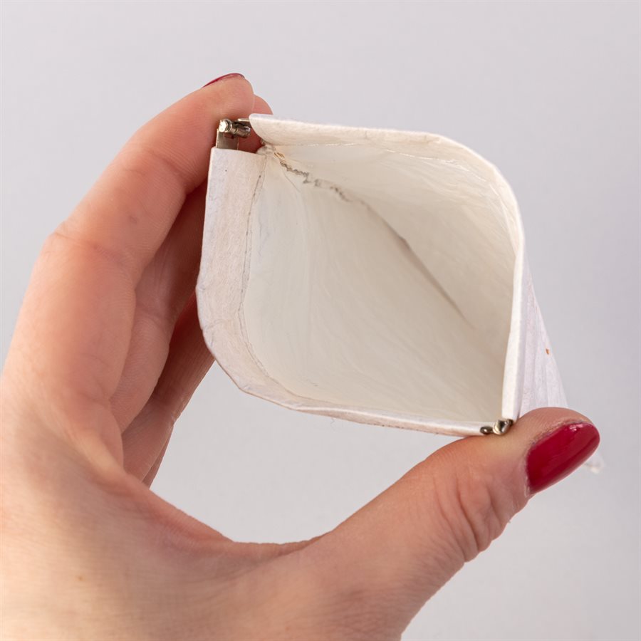 Étui à lunette, modèle classique, blanc et or Étui à lunette, modèle classique, blanc et or