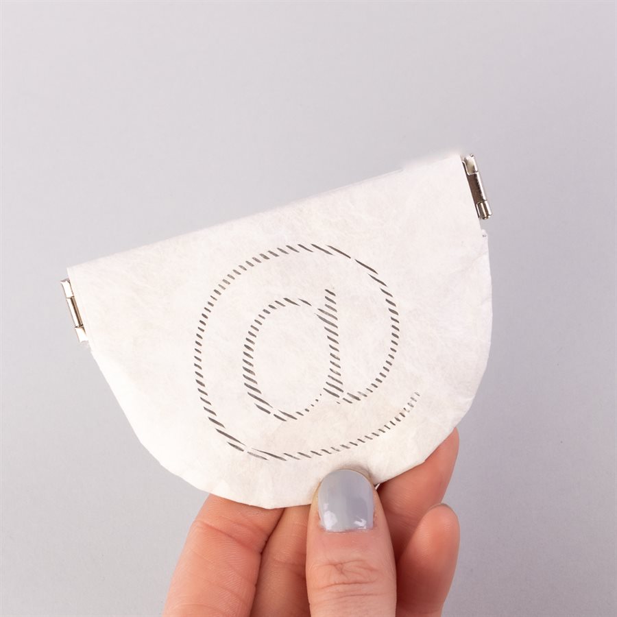 Portemonnaie en tyvek, modèle @, blanc et argent Portemonnaie en tyvek, modèle @, blanc et argent