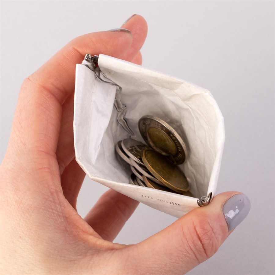 Portemonnaie en tyvek, modèle @, blanc et argent Portemonnaie en tyvek, modèle @, blanc et argent