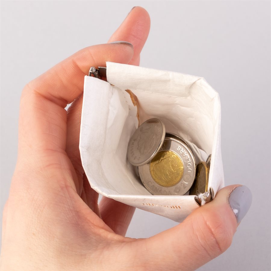 Portemonnaie en tyvek, modèle bijoux, blanc et or Portemonnaie en tyvek, modèle bijoux, blanc et or