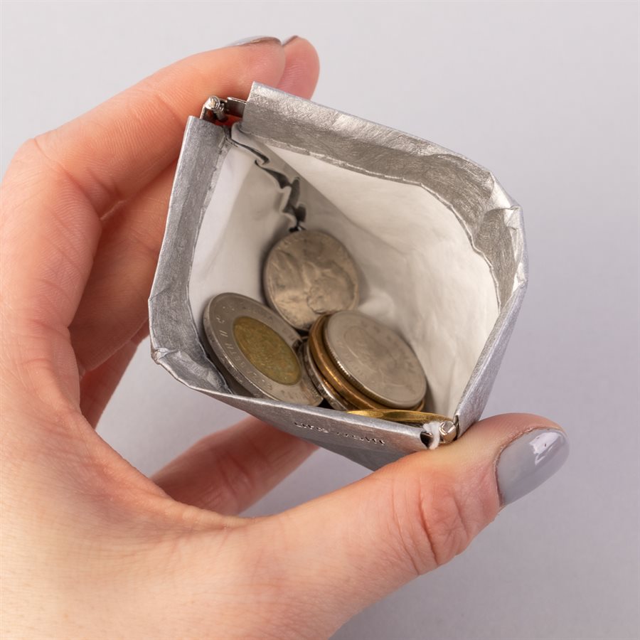Portemonnaie en tyvek, modèle bijoux, argent et gris Portemonnaie en tyvek, modèle bijoux, argent et gris