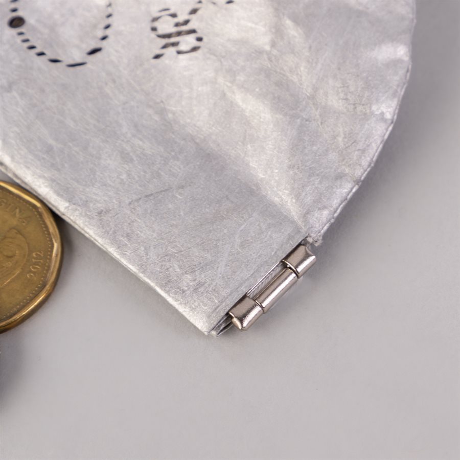 Portemonnaie en tyvek, modèle bijoux, argent et gris Portemonnaie en tyvek, modèle bijoux, argent et gris
