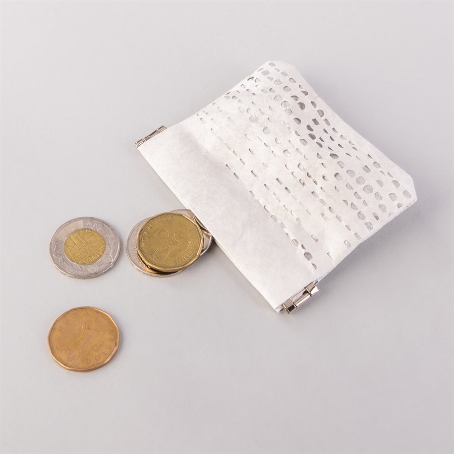 Portemonnaie en tyvek, modèle demi-lune, blanc et argent Portemonnaie en tyvek, modèle demi-lune, blanc et argent
