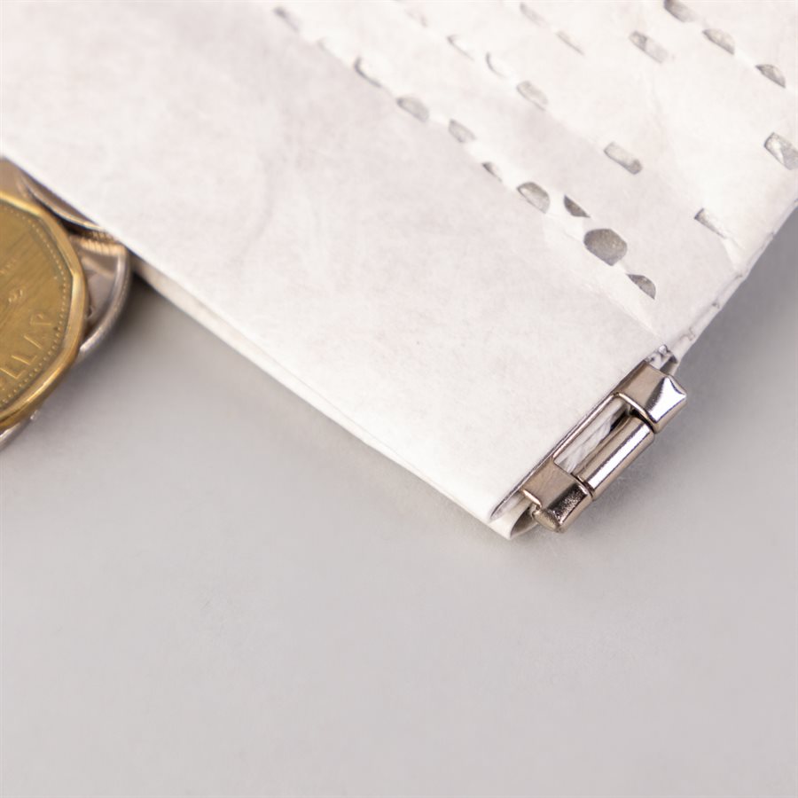 Portemonnaie en tyvek, modèle demi-lune, blanc et argent Portemonnaie en tyvek, modèle demi-lune, blanc et argent