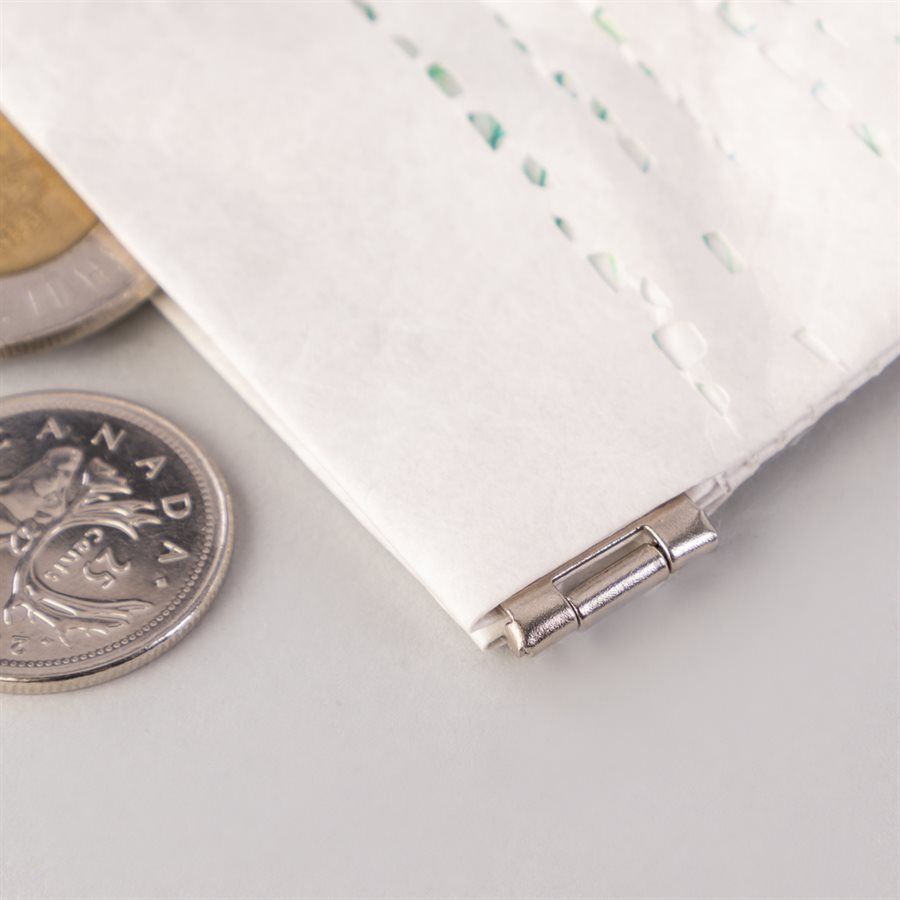 Portemonnaie en tyvek, modèle demi-lune, blanc et vert Portemonnaie en tyvek, modèle demi-lune, blanc et vert
