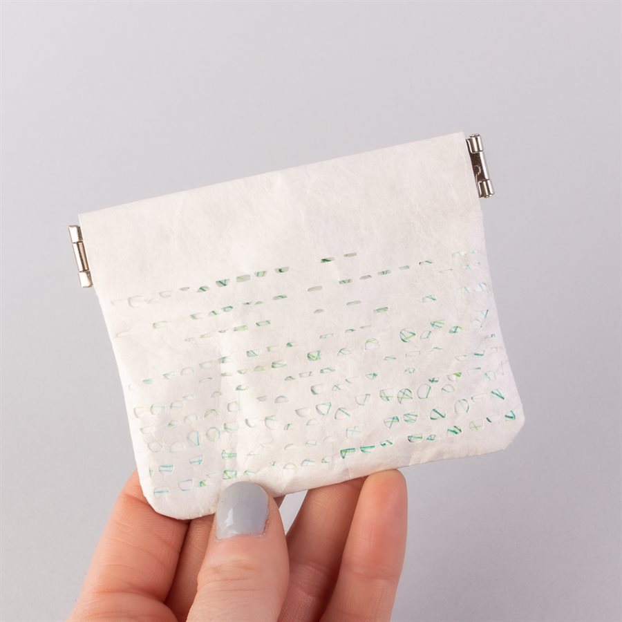 Portemonnaie en tyvek, modèle demi-lune, blanc et vert Portemonnaie en tyvek, modèle demi-lune, blanc et vert