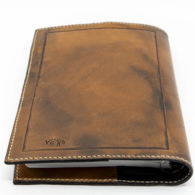 Couvre agenda en cuir repoussé Couvre agenda en cuir repoussé