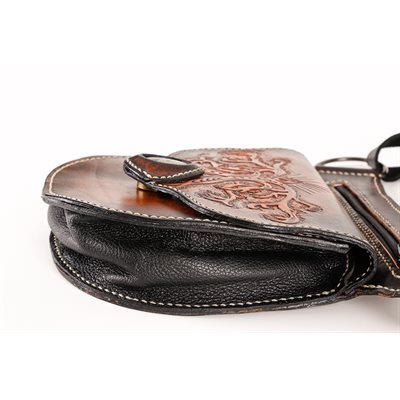 Sac de taille transformable en sac bandoulière, cuir repoussé Sac de taille transformable en sac bandoulière, cuir repoussé