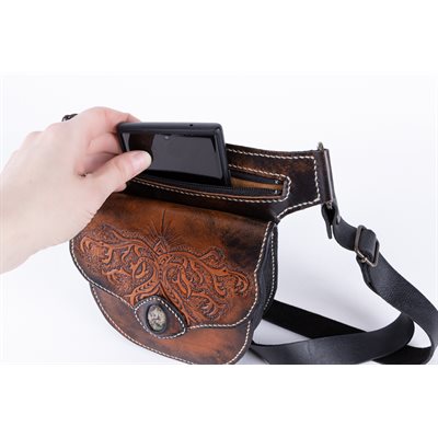 Sac de taille transformable en sac bandoulière, cuir repoussé Sac de taille transformable en sac bandoulière, cuir repoussé