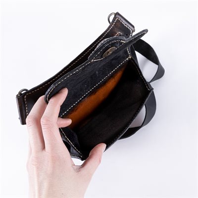 Sac de taille transformable en sac bandoulière, cuir repoussé Sac de taille transformable en sac bandoulière, cuir repoussé
