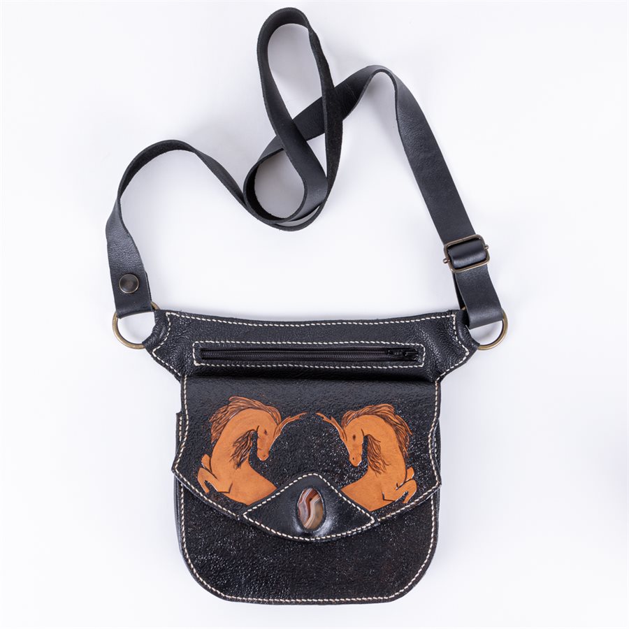 Sac de taille transformable en sac bandoulière, cuir repoussé Sac de taille transformable en sac bandoulière, cuir repoussé