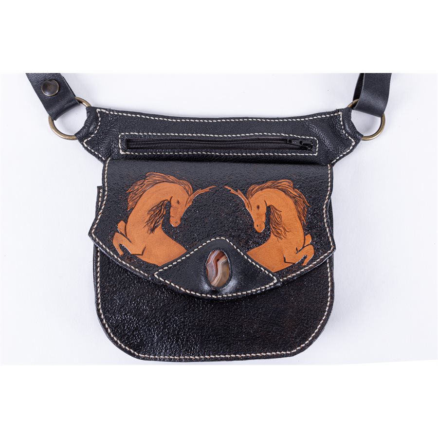 Sac de taille transformable en sac bandoulière, cuir repoussé Sac de taille transformable en sac bandoulière, cuir repoussé