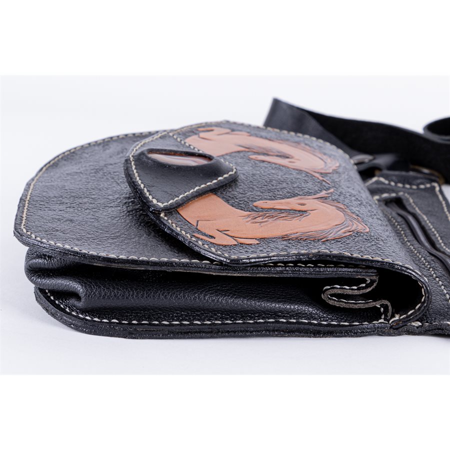 Sac de taille transformable en sac bandoulière, cuir repoussé Sac de taille transformable en sac bandoulière, cuir repoussé