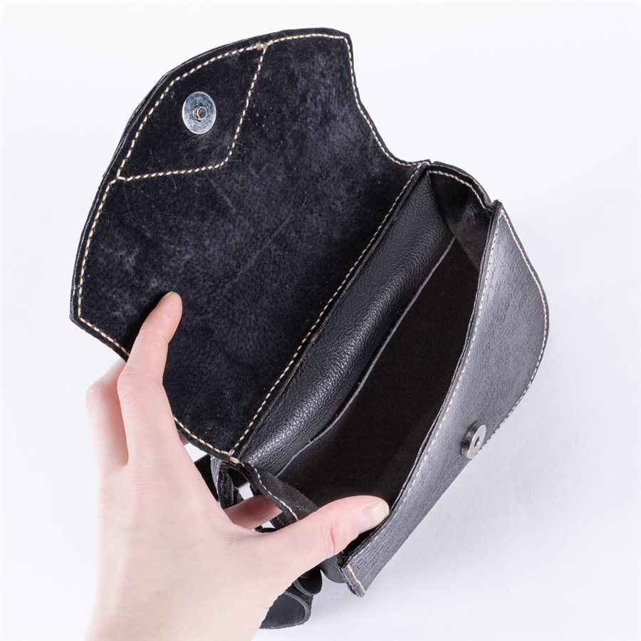 Sac de taille transformable en sac bandoulière, cuir repoussé Sac de taille transformable en sac bandoulière, cuir repoussé