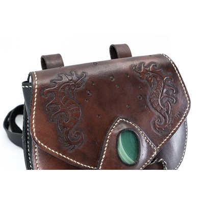 Sac transformable en cuir repoussé (sac bandouillère ou sac de taille) Sac transformable en cuir repoussé (sac bandouillère ou sac de taille)