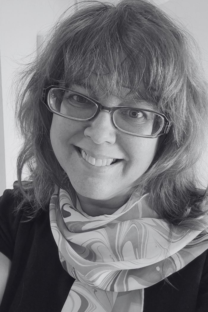 Portrait of the hydrographic painter Julie Lafaille Portrait of the hydrographic painter Julie Lafaille